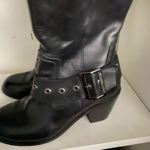 25- Women  6 1/2  Harley Davidson Boots